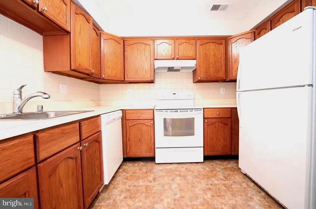 Building Photo - 5630F Ringwood Dr #714
