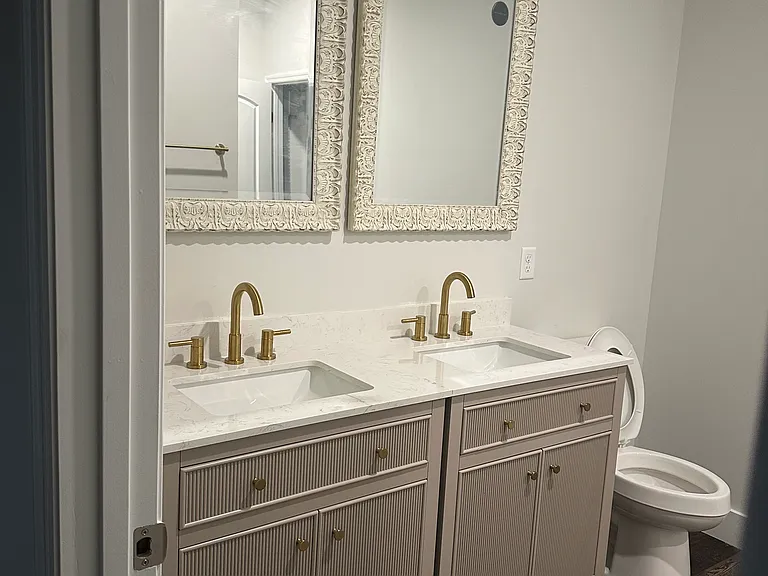 726 W Victory Dr — Photo 9