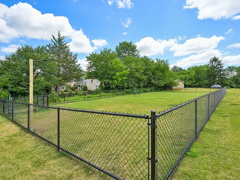 Fox Ridge and Lakeview Park Apartments — Photo 23