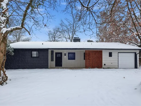 7736 Briar Dr, Prairie Village, KS 66208