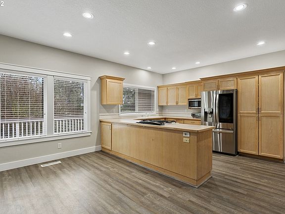 3rd image of 2711 NE 42nd Cir