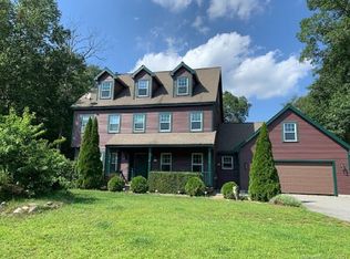 102 Bennett Dr, Hampton, CT 06247