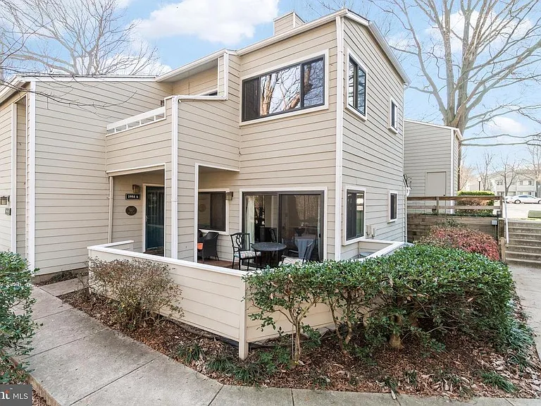 1954 Villaridge Dr — Photo 1