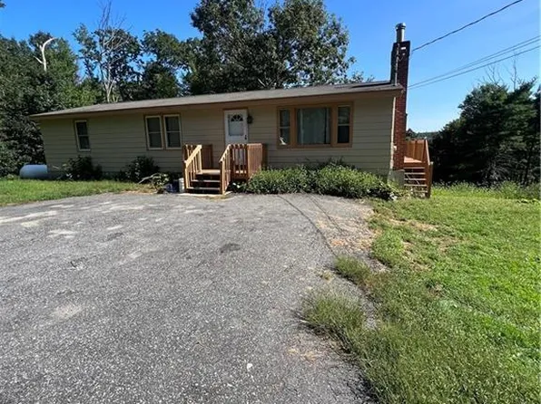 422 Brooklyn Road, Pomfret, CT 06259