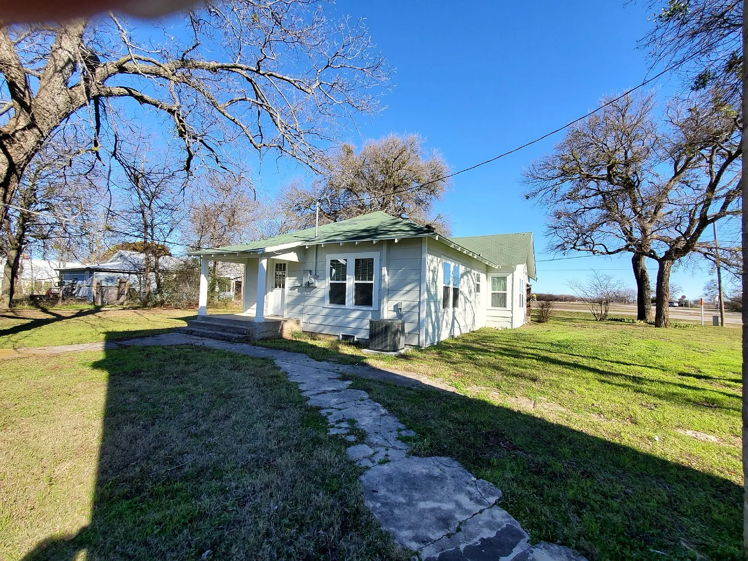 2 bed, 1.0 bath, 1052 sqft, $1,450 — Photo 2