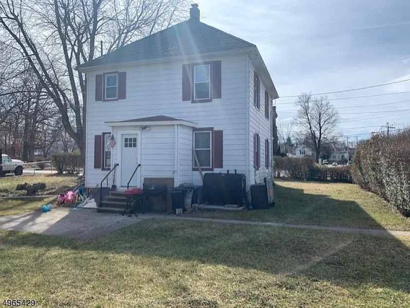 4 bed, 2.0 bath, $4,000 — Photo 2