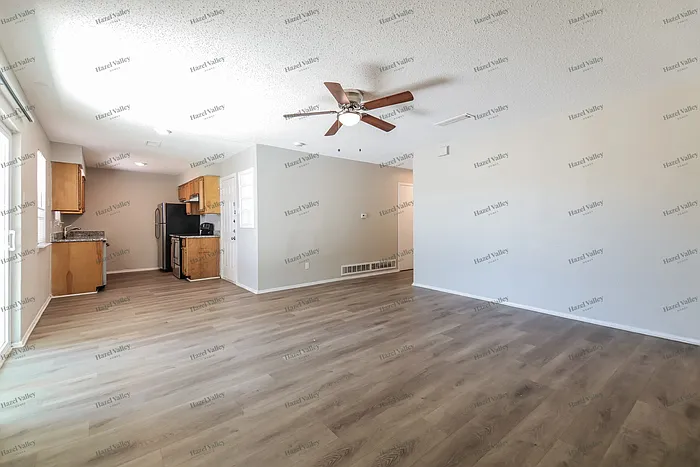 3 bed, 2.0 bath, 1195 sqft, $1,725 — Photo 4