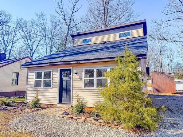 132 E Balsam Rd, Greentown, PA 18426