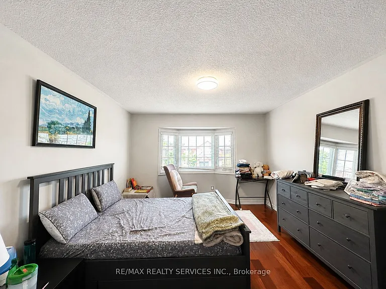 6897 Bansbridge Cres — Photo 9