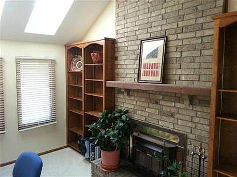 4th image of 1800 E 60th St