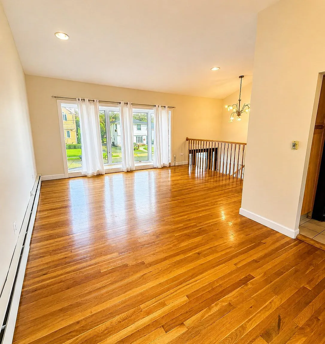 4 bed, 2.0 bath, 1793 sqft, $5,200 — Photo 3