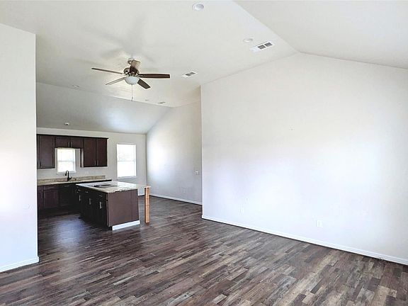 5th image of 409 Giles St