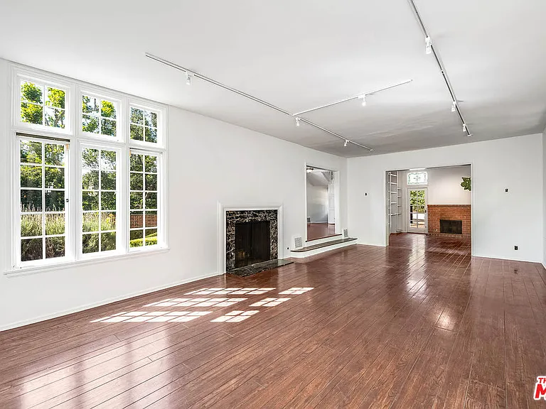 2441 Glendower Ave — Photo 10