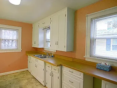 903 E Washington St — Photo 5