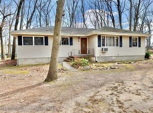 8 Oakland Dr, Jackson, NJ
