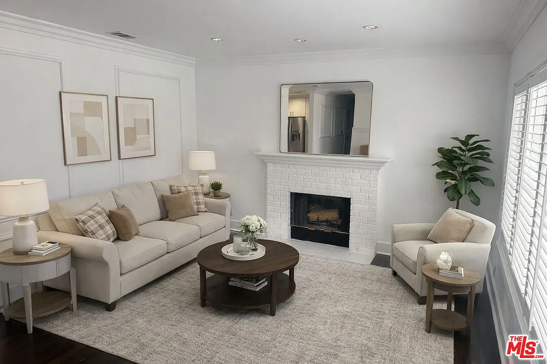 3 bed, 2.0 bath, 1595 sqft, $4,750 — Photo 2