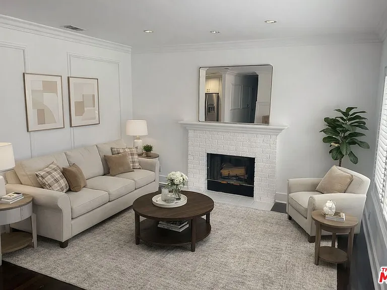7013 Andasol Ave — Photo 2