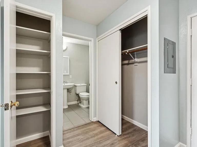 22555 Linden St #12 — Photo 27