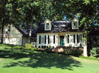 2013 Chickadee Rd, Jefferson City, MO 65101