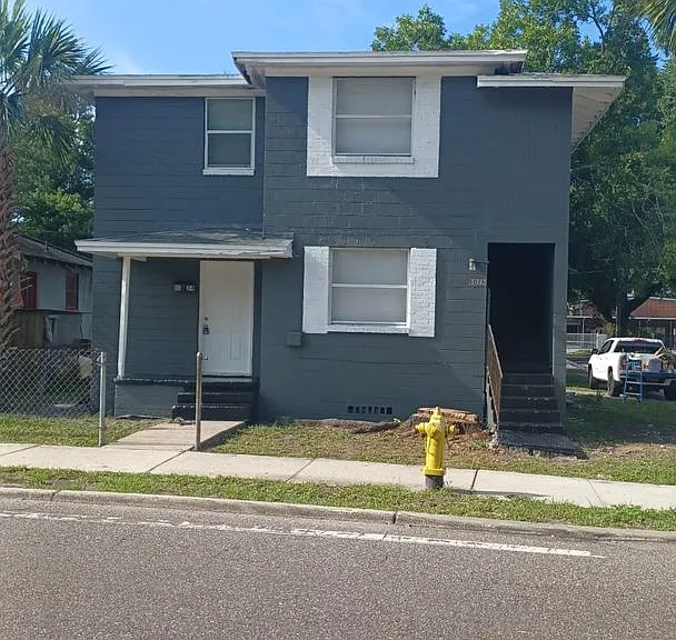 1024 W 8th St — Photo 2