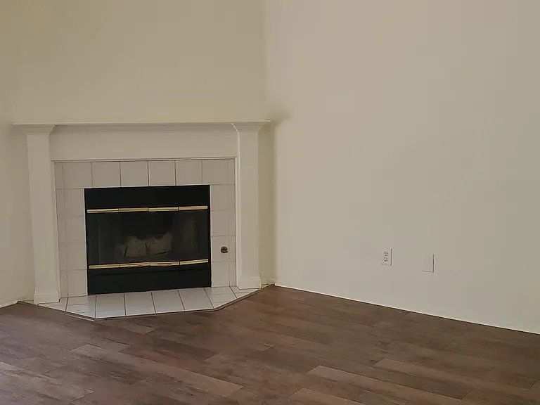 24111 W Del Monte Dr — Photo 10