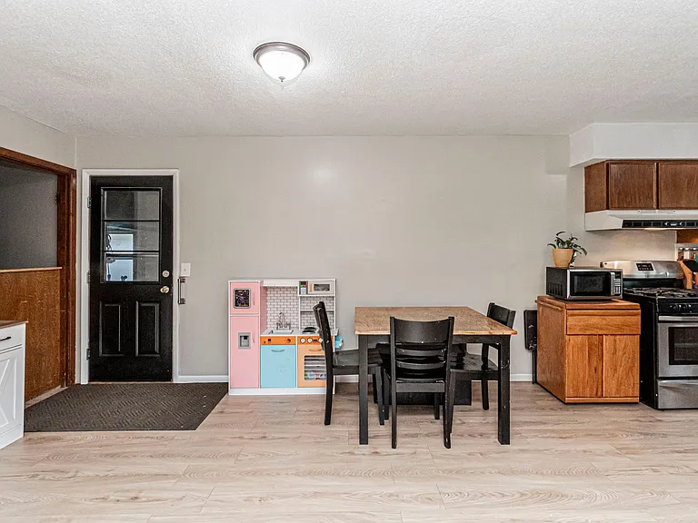 1011 Skyline Dr — Photo 15