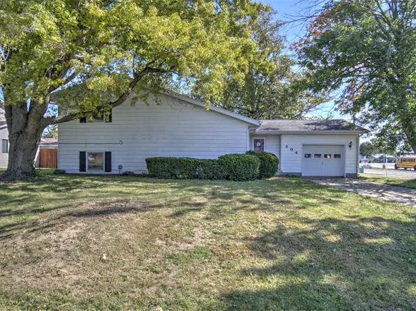 204 N Birch St, Maroa, IL 61756
