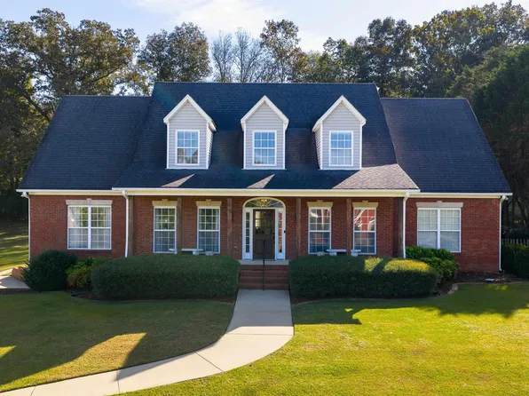 5439 Carrington Cir, Trussville, AL 35173
