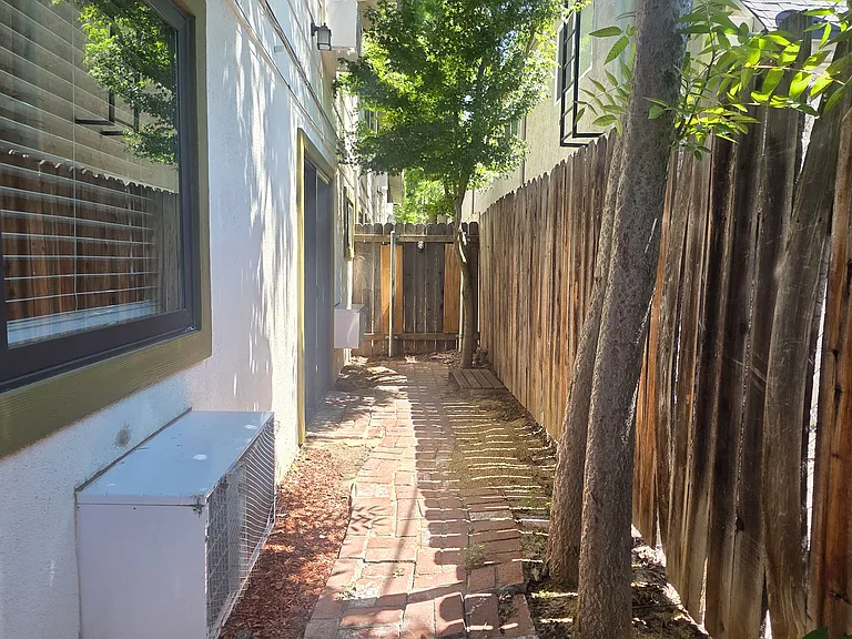 2554 27th St #B — Photo 14