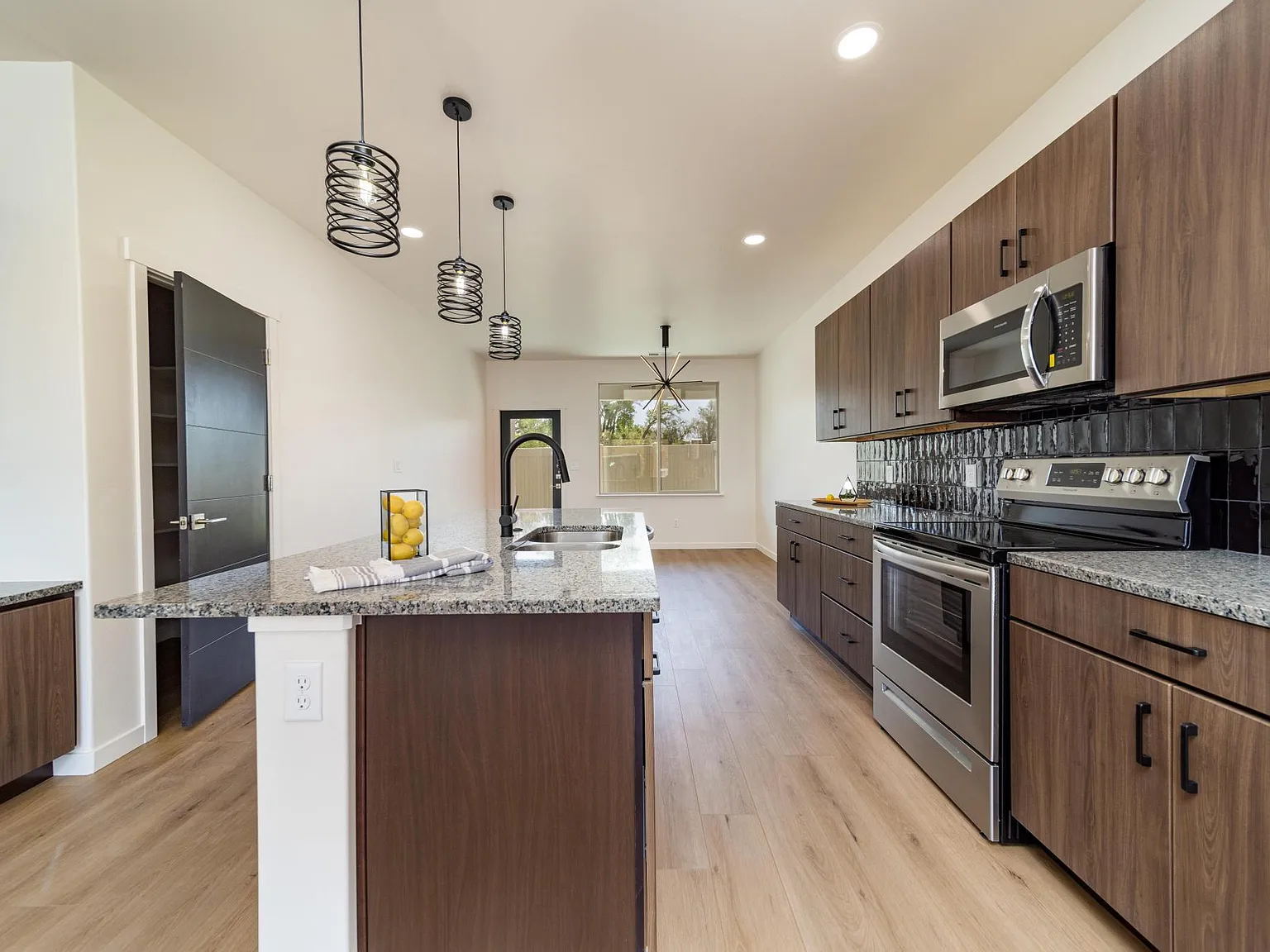 2 bed, 1515 sqft, $2,150 — Photo 3