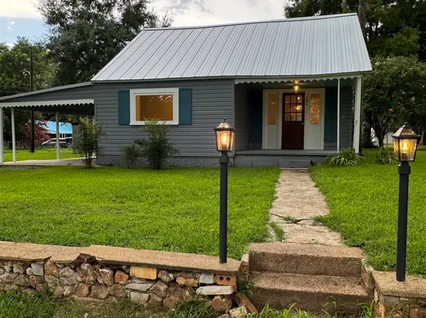121 College St, Courtland, AL 35618