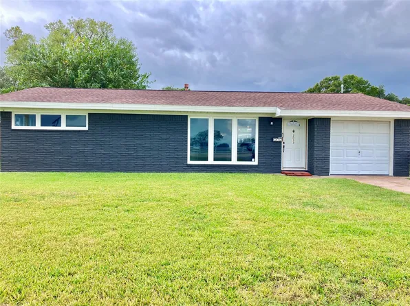 2033 Bay St N, Texas City, TX 77590