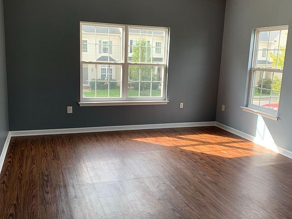 5th image of 310 London Downs Cir