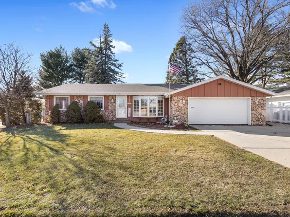 1125 North Claremont DRIVE, Janesville, WI 53545