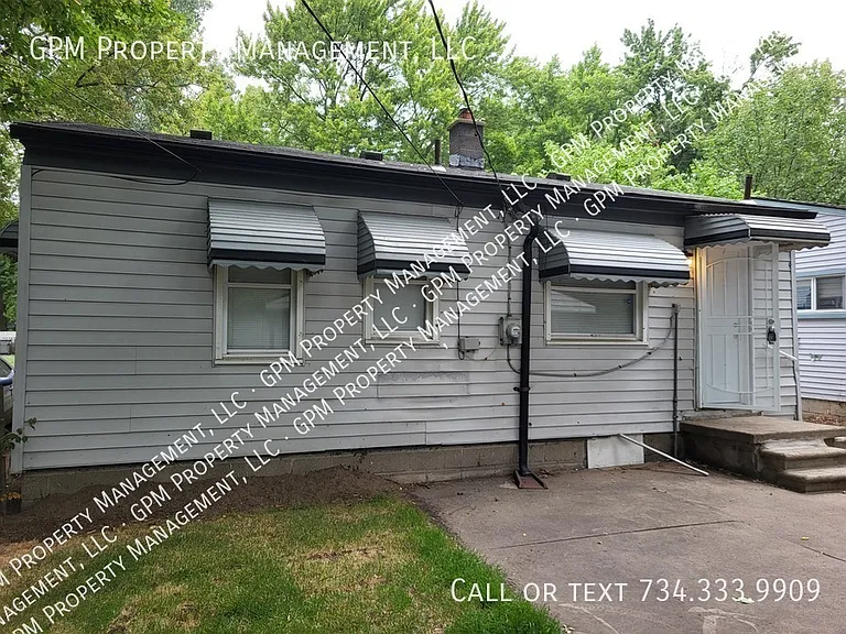 26011 Dartmouth St — Photo 3