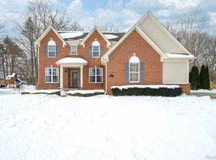 9623 Windsor Ln, Clarkston, MI 48348