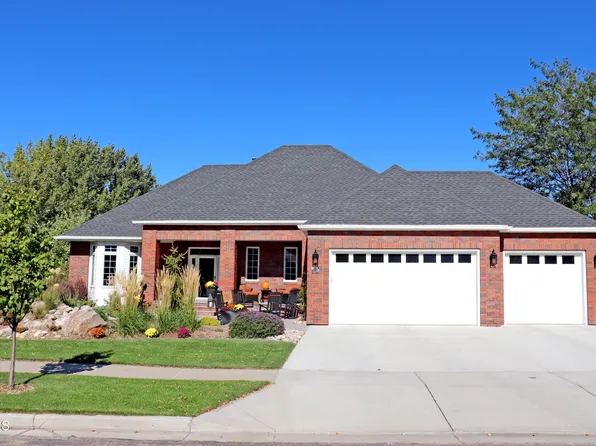 1738 Canyon Dr, Bismarck, ND 58503
