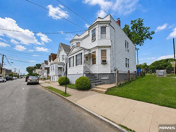 5th image of 126 Dukes St