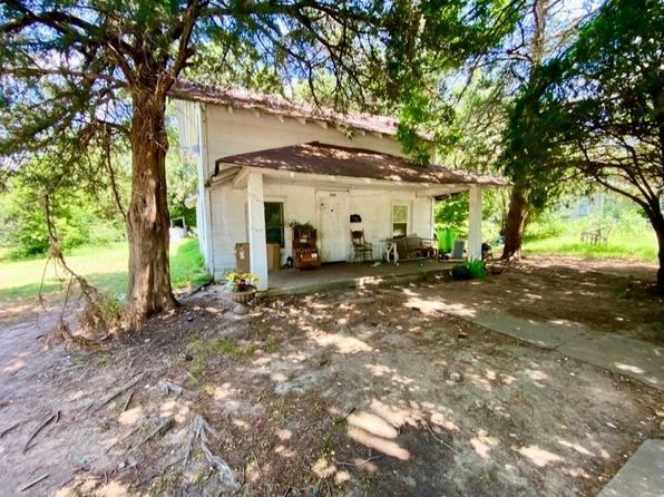 208 N 7th St, Okemah, OK 74859