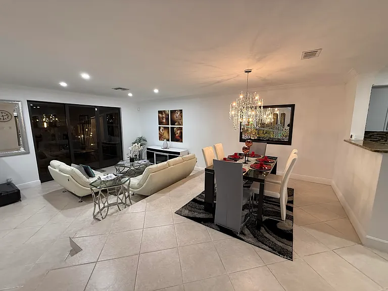 12394 Westhampton Cir — Photo 24
