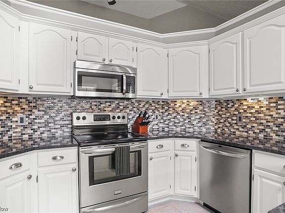 5th image of 804 Holly Oak Ln