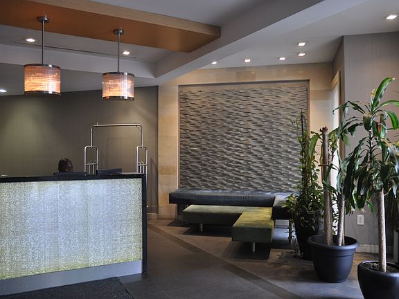 Lobby with Concierge 24/7