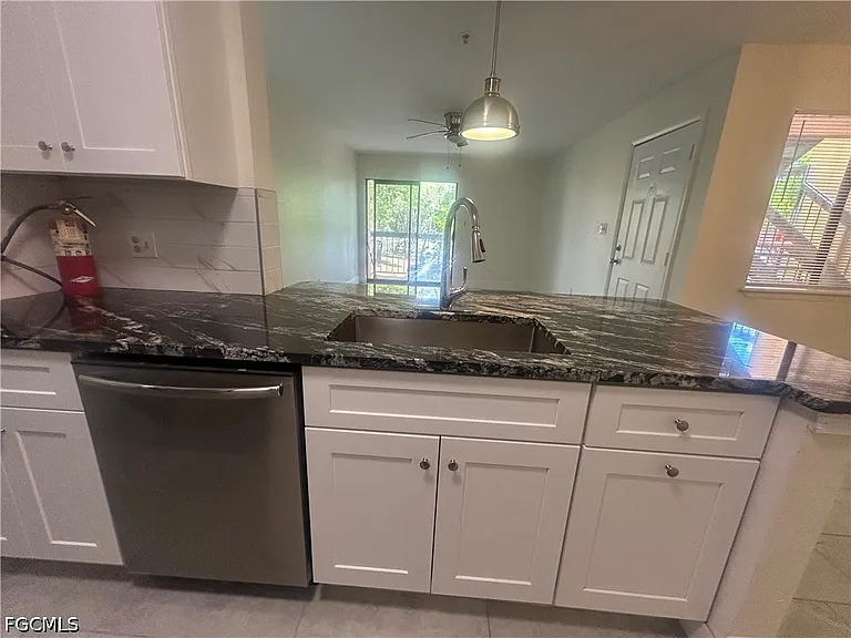 2875 Winkler Ave #511 — Photo 7