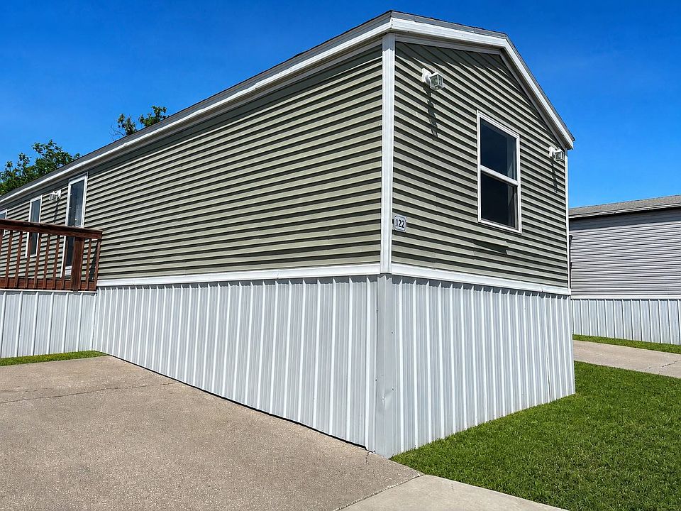 1st image of 1624 W Summit St #122