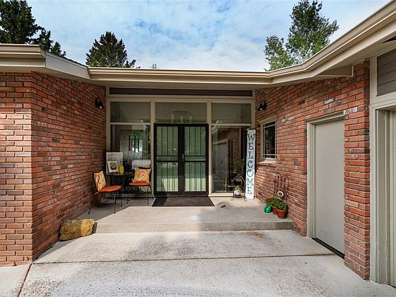 2nd image of 2920 Radcliffe Dr
