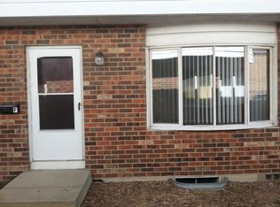 336 Lilac Ln APT F, Elgin, IL 60123