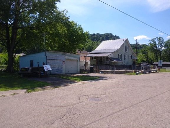 3rd image of 4230 Dever St