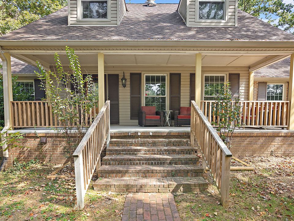 Cape Cod style house says comfort