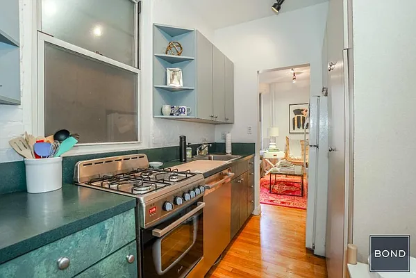 Rented by Bond New York | media 25