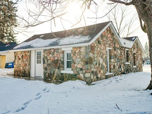 320 N Hibbard St, Fowlerville, MI 48836